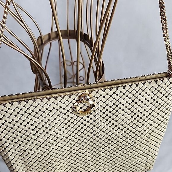 Vintage Whiting & Davis Ivory Mesh Bag with Gold Tone Double Chain Shoulder Bag - Picture 3 of 16